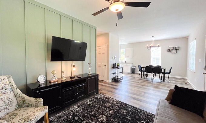 Durham Casa | NEW! Duke~King Bed~Speakeasy Hideout