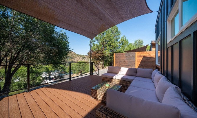Madras Casa | NEW! Eagles Landing Tiny Home - B03 - Hot Tub