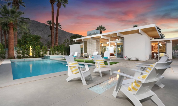 Tahquitz River Estates Casa | NUEVO Eichler Post & Beam Dream 5BR Estate w / Saltwater Pool + Spa & Mountain Views!
