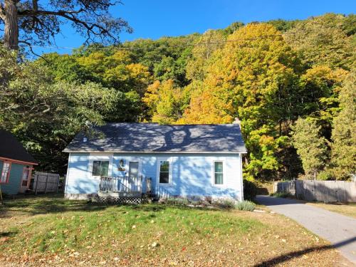 Elberta Casa | New! Elberta Cottage - Very Cute! Great Spot!