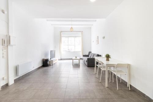 5th Arrondissement Apartamento | NEW Elegant accommodation - close to Old Port & Train Station