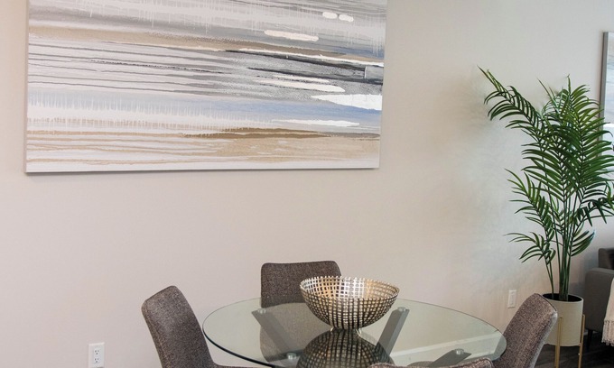Carleton Place Casa | New Elegant & Stunning Townhome - 7 min from beach!