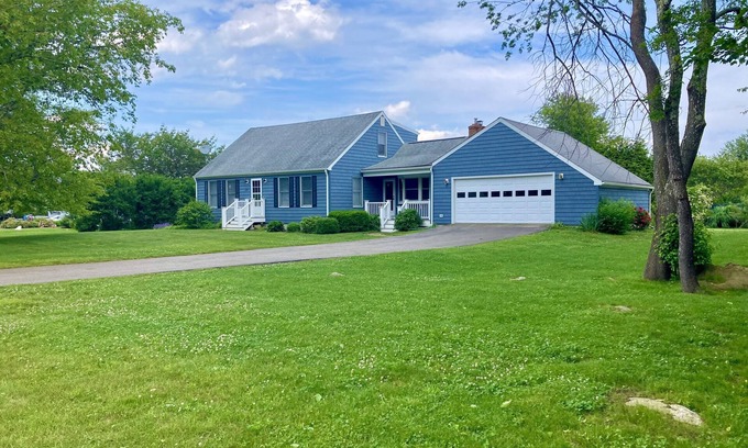 Matunuck Casa | New England Beach House - 10 min walk from the beach!