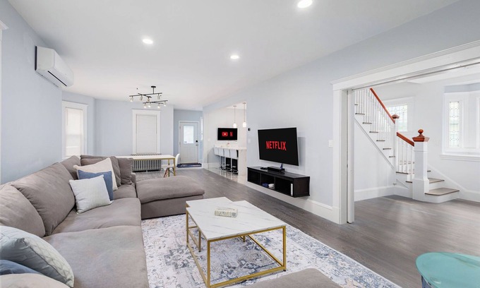 Quincy Casa | New England Traditional x Modern, 5 Bedrooms, Office, 8ppl