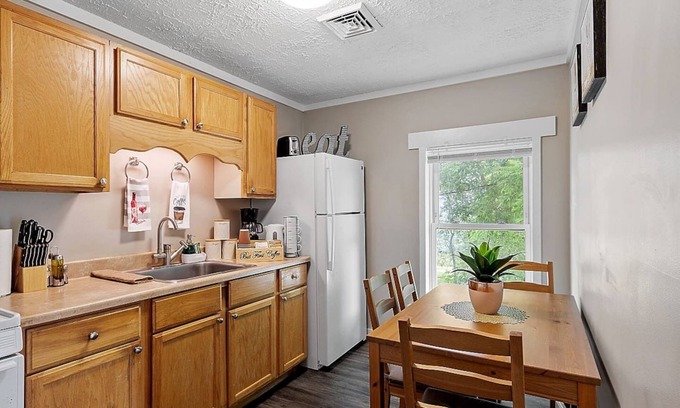 Laconia Casa | New! Entire unit Lakes & Mountains nearby.