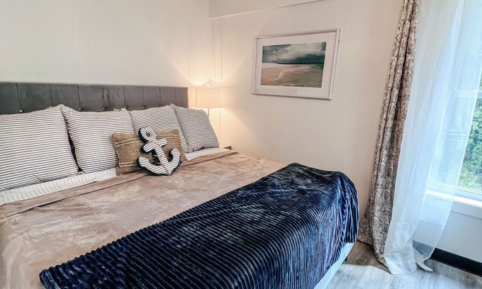 Bronston Casa | New! Escape at Echo Point with SwimSpa! 2 King Beds- 5 min from boat ramp