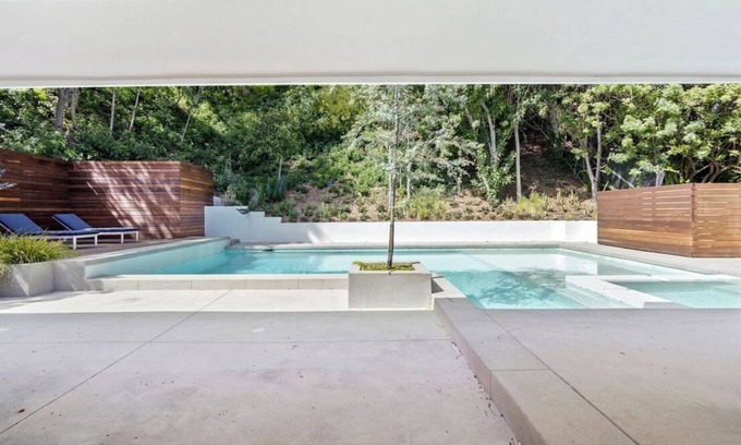 Encino Casa | New! Exquisite 5 BR villa w/heated pool and spa!