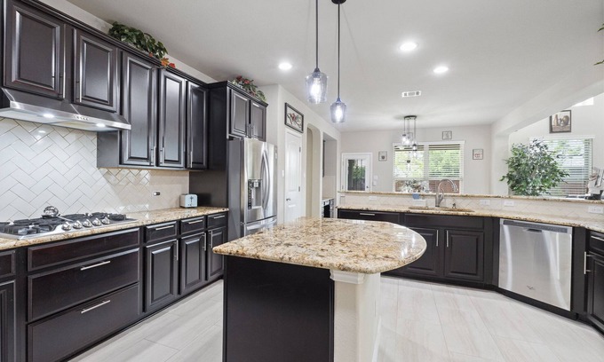 Round Rock Casa | New Family Home ~ Neighborhood Pool ~ Media/Game Rooms