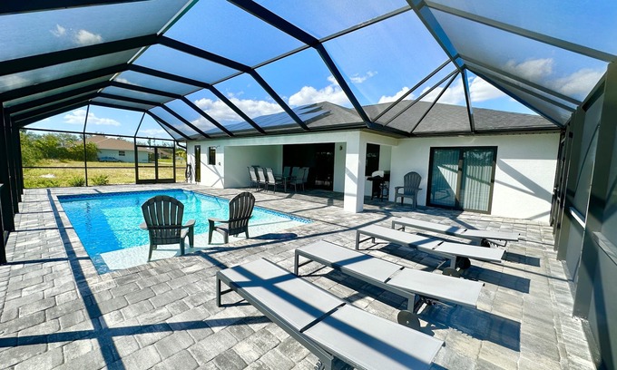 Cape Coral Villa | New family sized Pool Villa on freshwater canal