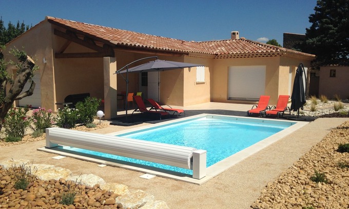 Pernes-les-Fontaines Villa | Nueva villa cercada con piscina cerca del centro del pueblo Pernes-les-Fontaines