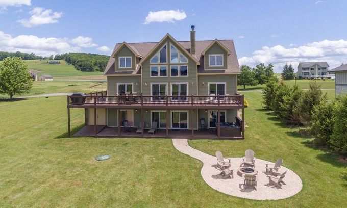 Waterfront Greens Casa | New! Field Of Gold: Lake Access, Wood Fireplace, Hot Tub!