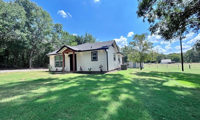 Jacksonville Casa | NEW!!! Fire pit AND golf!! LUXURY COUNTRY RETREAT in heart of MAJESTIC ETX!!!