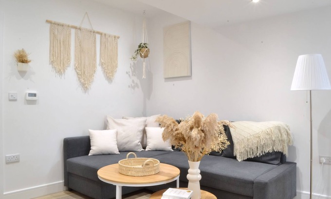 Luton Apartamento | New Flat near Luton Airport *FREE Parking*