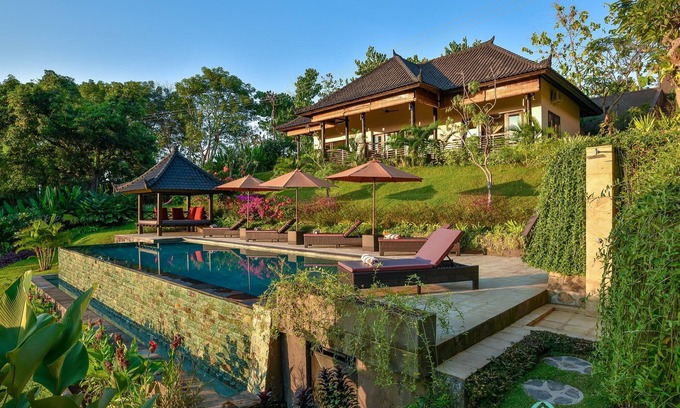 Tukad Mungga Villa | Nuevo en alquiler: 5 * Villa de lujo con piscina ~ Privado, Naturaleza, Playa Lovina ~