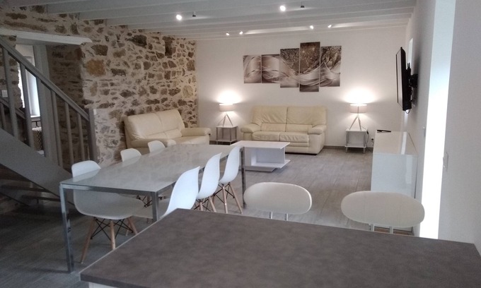 Plomodiern Casa | New gîte for 6 people 110 m² in a quiet location 5.2 km from the beach