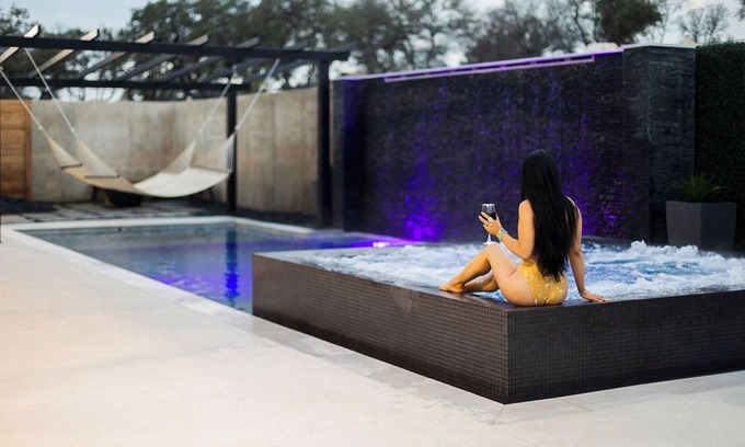 Concan Casa | NEW Glam Modern Luxury Home by River! Pool Hot Tub Movie Room Firepit Sleeps 24