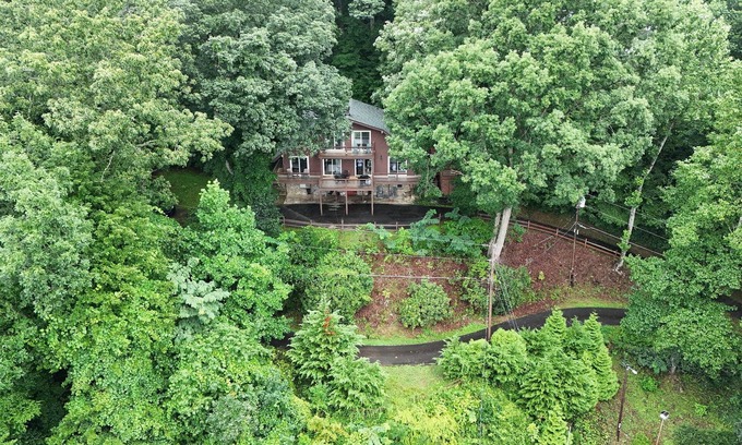 Maggie Valley Cabina | *New | Golf Course + Mountain Views | Hot Tub | Minutes to everything!