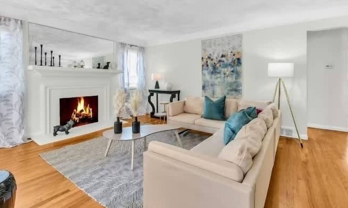 Anchorville Casa | NEW! Grosse Pointe/Detroit 3BR | Sleeps 8 | Yard