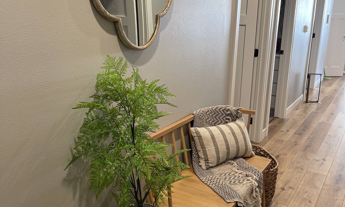 Arnolds Park Condominio | New Ground Level-Poolside 4 bedroom-3 bath Condo at Bridges Bay Resort