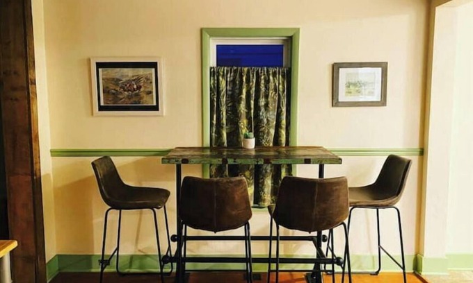 Livingston Casa | NEW!!! H Street Retreat*** Cowboy Chic Bungalow*****