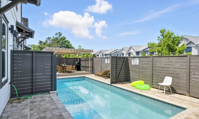 El Centro Beach Casa | *New~Heated Pool+Golf Cart+Games+Gas Grill