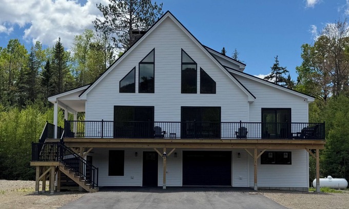 Wyman Casa | New Home ~ 10 minutes from Sugarloaf!