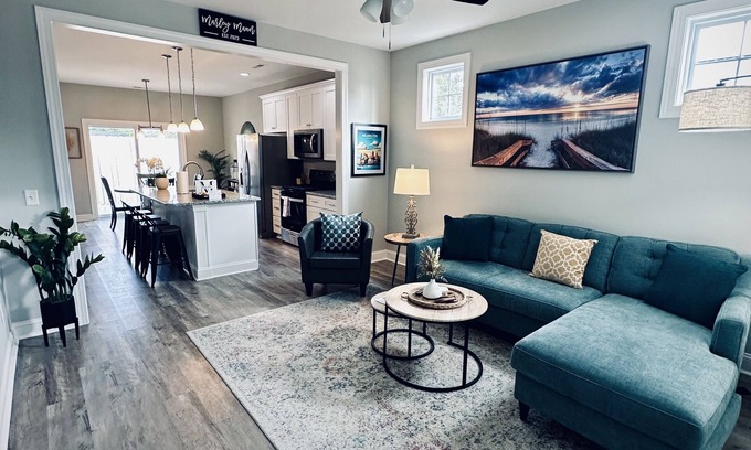 Wilmington Casa | New Home in Downtown Wilmington...Minutes to restaurants, Riverwalk and Beaches!