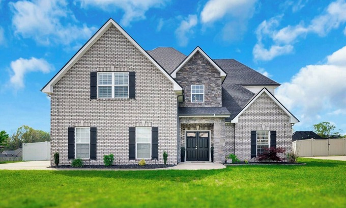 Murfreesboro Casa | NEW! Home Theater - Game Room - 5BR 3.5 Bath near multiple attractions!