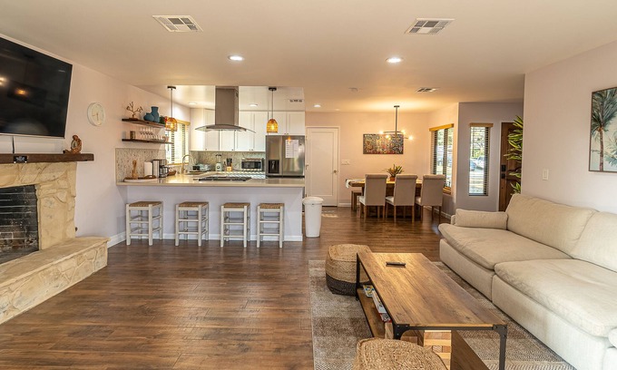 Riverside Casa | New Home W/POOL close to downtown & UCR