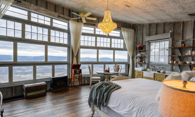 Lupton City Cabina | NEW Honeymoon Treehouse