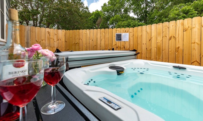 Kerrville Casa | NEW!!! HOT TUB, sleeps 8, Fire Pit, 3 BDR home downtown