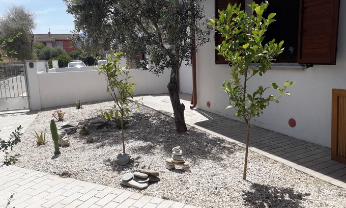 Posada Casa | NEW HOUSE, & FENCED GARDEN, PRIVATE PARKING NEAR BEACHES.
