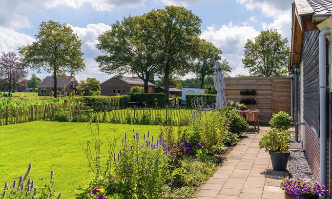Hellendoorn Casa | New house with large garden and conservatory