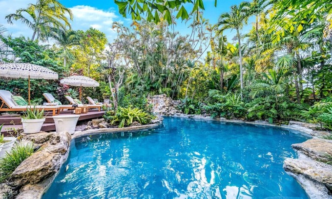 South Middle River Casa | NEW! HTD POOL/HOT TUB/10MIN TO BEACH & AIRPORT