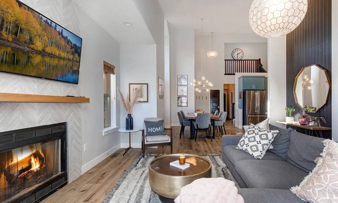 Park City Casa | New! Huge Family Retreat near Deer Valley Ski Gondola w/Hot Tub and Lake Views