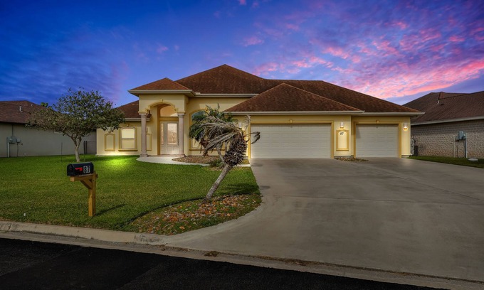 Laguna Vista Casa | NEW! Huge Modern Golf House W Resort Amenities 20% OFF first 3 bookings