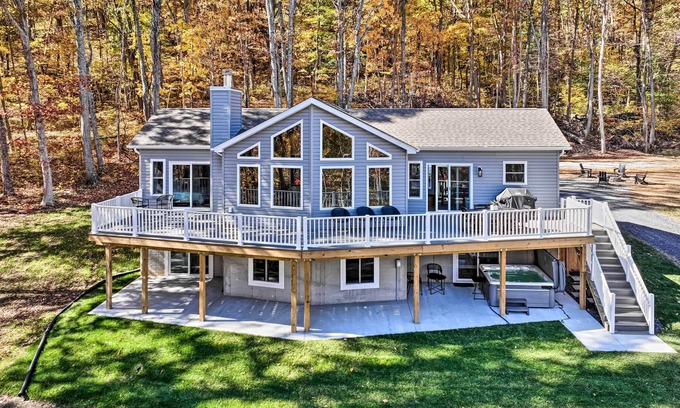 Bentonville Casa | NEW! Immaculate Sanctuary w/ Hot Tub & Fire Pit!