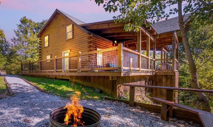 Rockbridge Cabina | ¡Precioso lodge en la cima de la colina con impresionantes vistas! Alojamiento que acepta mascotas cerca de Rock House.