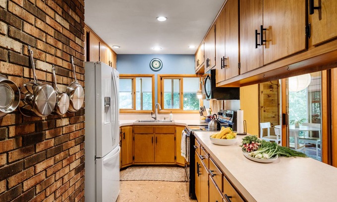 Lenox Dale Casa | New! Inspired Country Retreat in Lenox Sleeps 8
