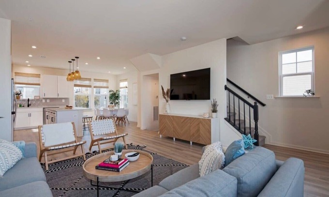 Cambridge Casa | New, Intown Waterfront Townhome wPool & Location!