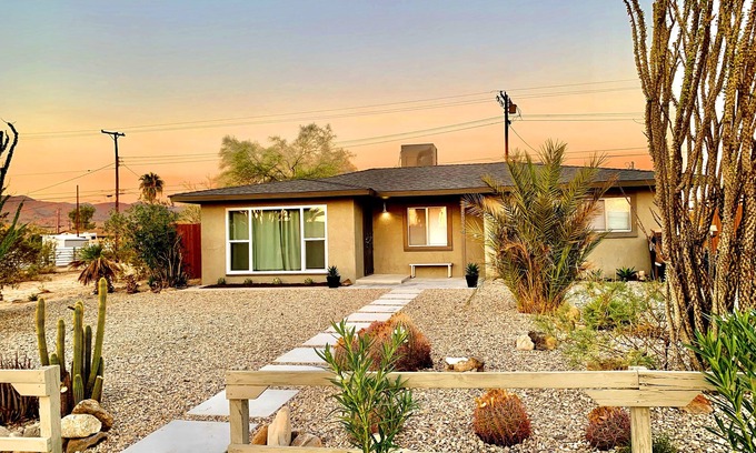 Twentynine Palms Casa | NEW! Joshua Tree Dream - A Modern Desert Spa Retreat