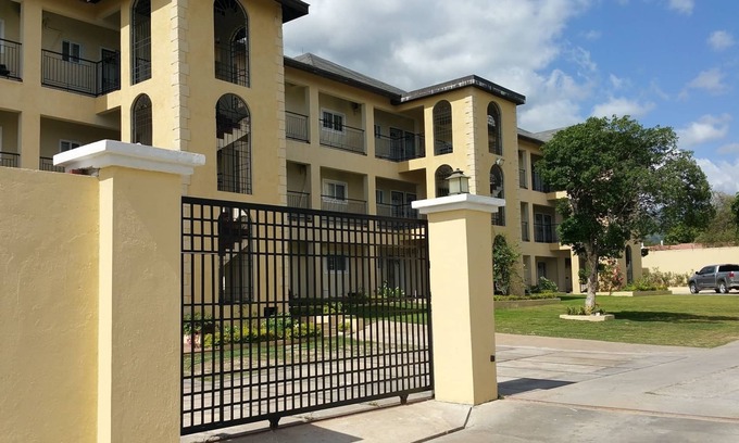 New Kingston Apartamento | New Kingston Guest Apartment at Donhead