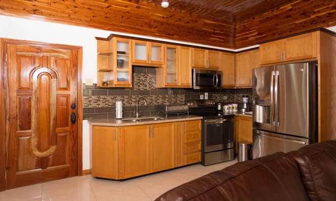 New Kingston Apartamento | New Kingston Guest Apt at Fairway