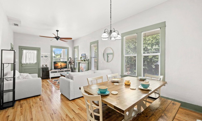 Dixieland Casa | NEW! Lakeland Landing | Cute Bungalow by Downtown