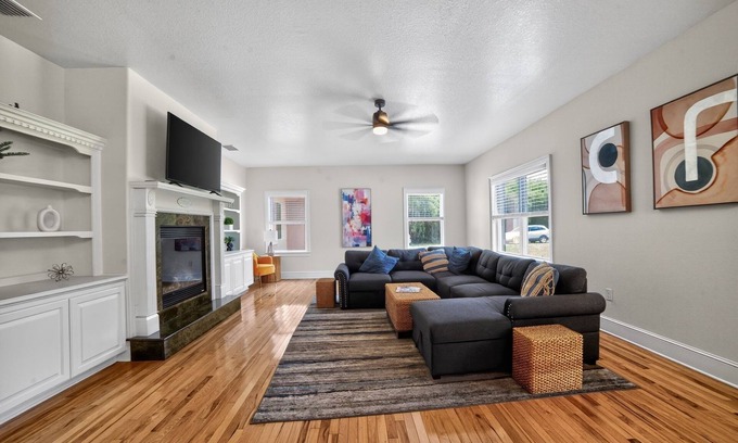 Lakeland Casa | NEW! Lakeland Oasis Hot Tub, Lanai & Fire Pit