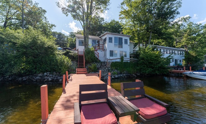 Alton Bay Casa | NEW Lakeside Haven: Sleeps12| HotTub |Private Dock