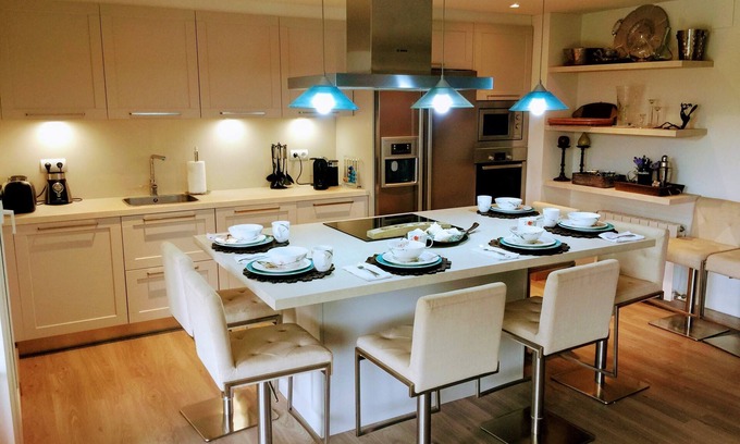 Calella de Palafrugell Condominio | Nuevo piso grande de 2 pisos para 11 w / piscina -5 minutos a pie de la playa y el acantilado de Calella