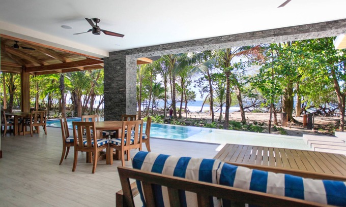 Playa Santa Teresa Casa | Nuevo hogar de lujo frente a la playa moderna Literalmente pasos hacia el océano