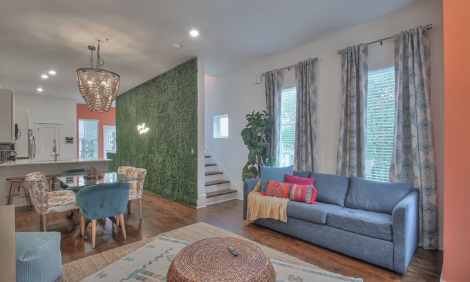 Hillsboro Village Casa | New! Large Luxury Hillsboro Village Home, 9 Beds, 4 BDR, 3.5 BA, Private rooftop