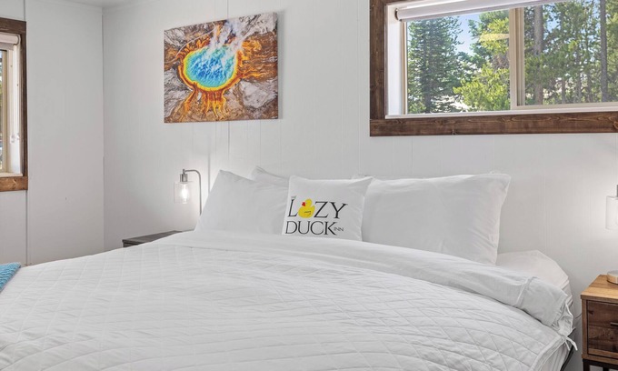 West Yellowstone Hotel | New Lazy Duck Inn #15 King/ Kitchenette